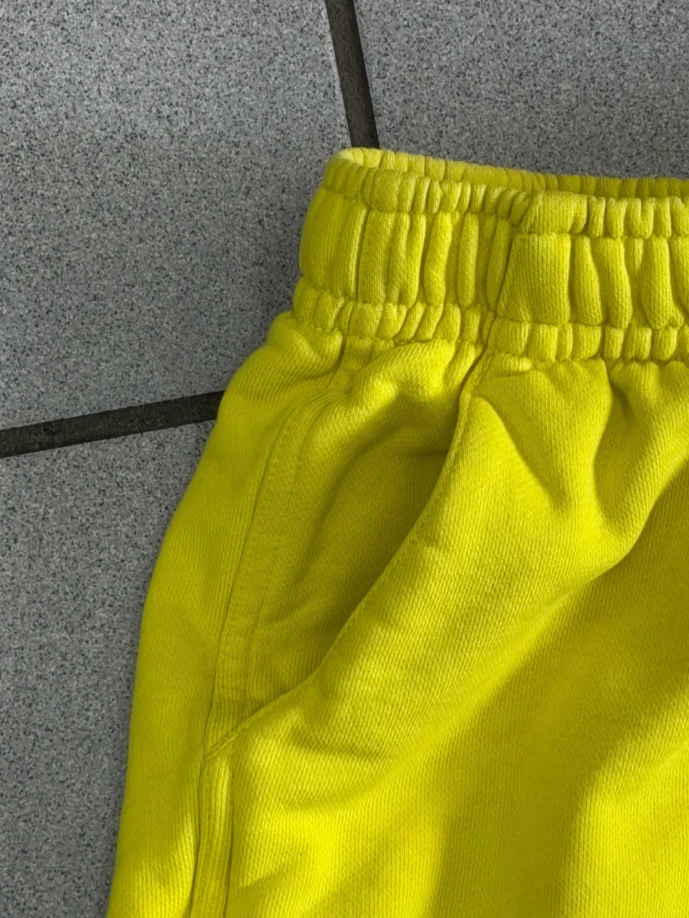 Nike Club Fleece French Terry Flow Shorts Men’s Small Opti Yellow